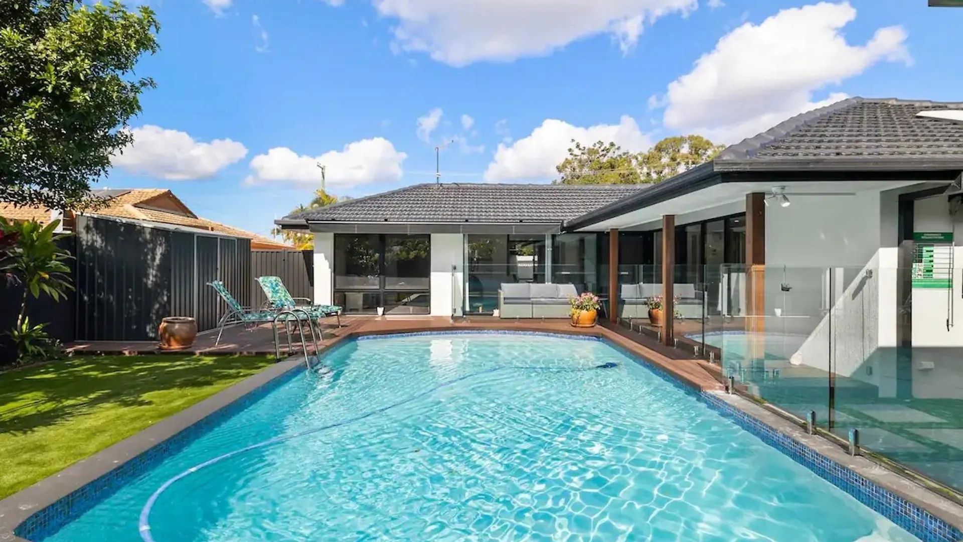 Holiday Home With Pool And Mini Golf! Gold Coast