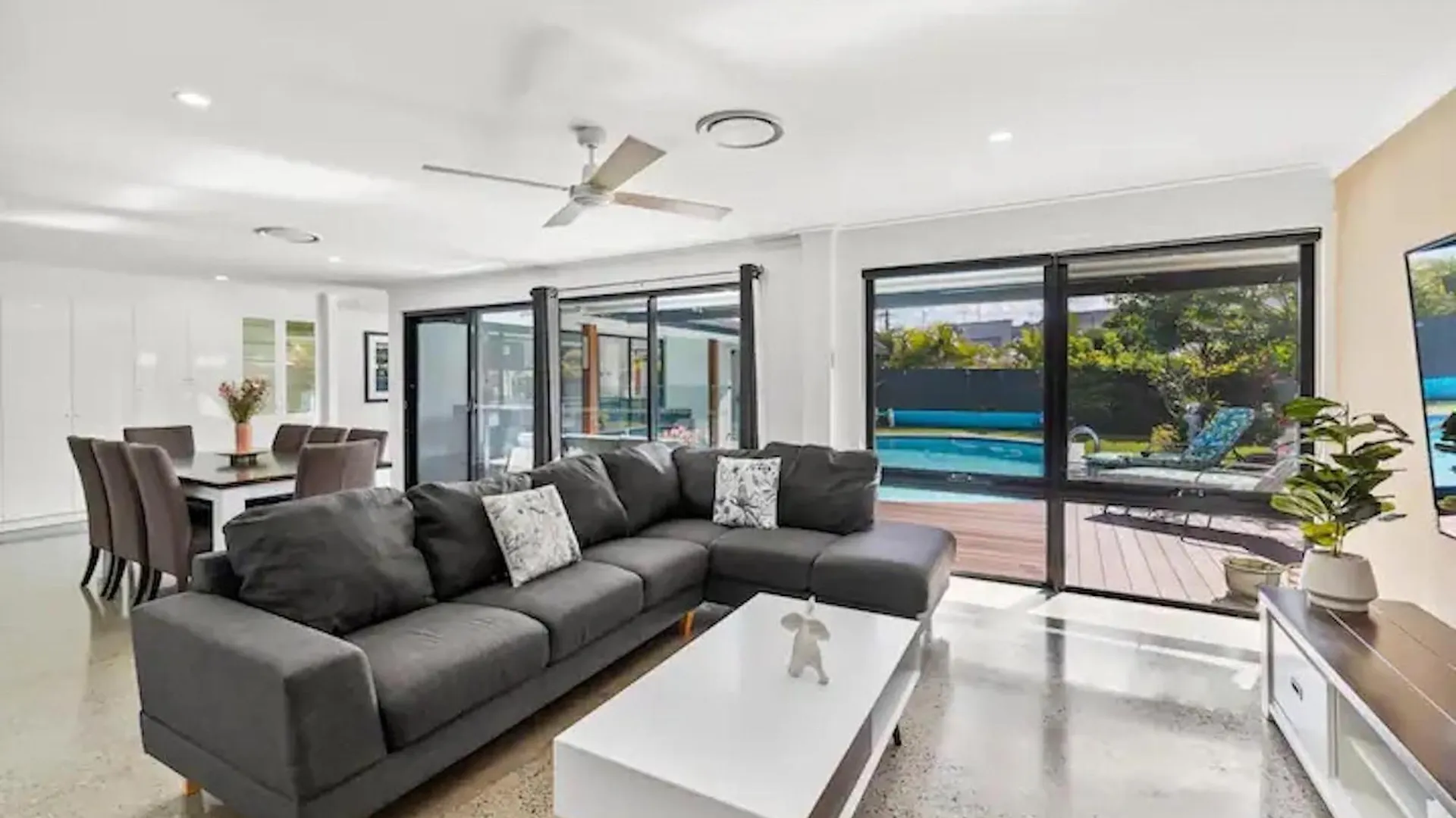 Holiday Home With Pool And Mini Golf! Gold Coast
