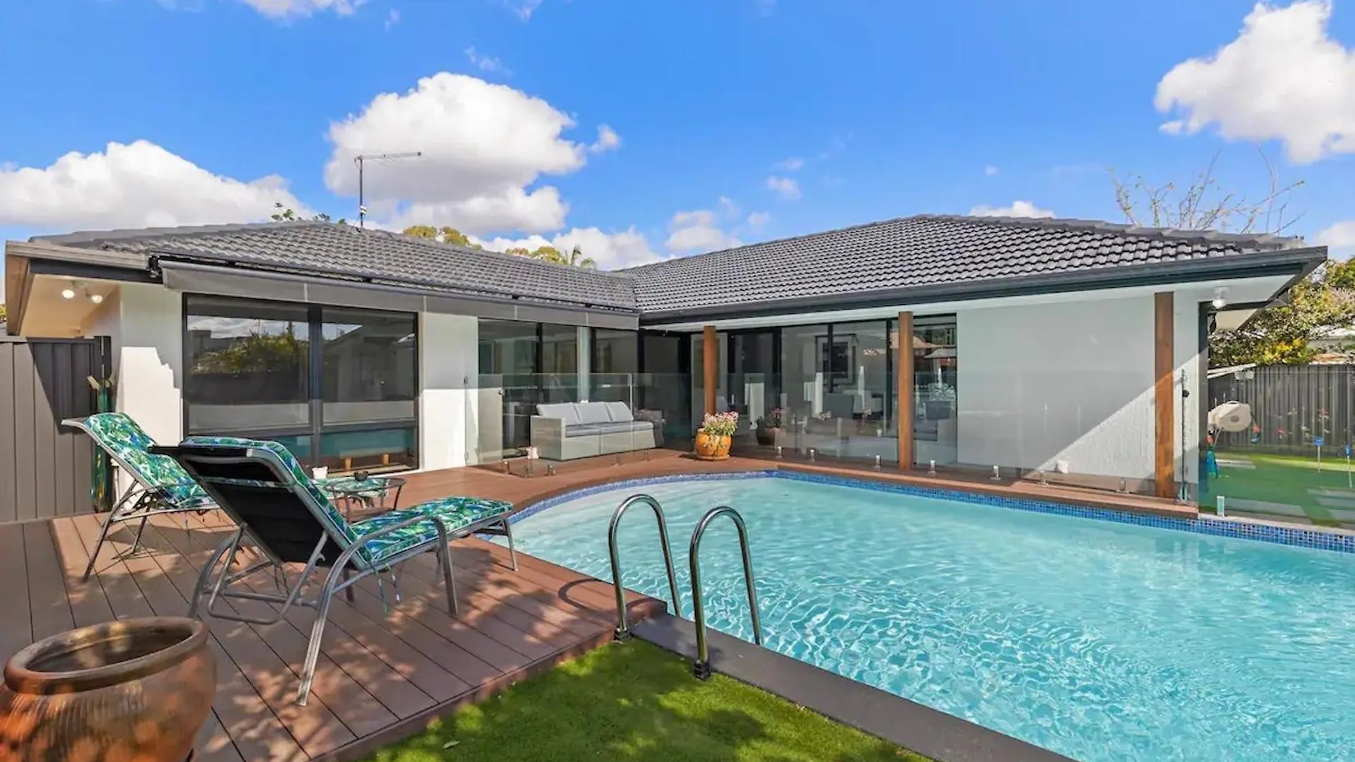 Holiday Home With Pool And Mini Golf! Gold Coast